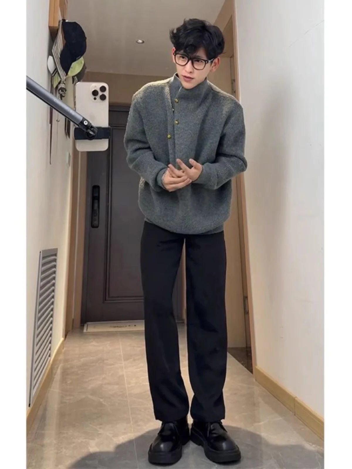 

Новый зимний мужской повседневный вязаный свитер с высоким воротником и боковыми пуговицами, универсальный свободный крой, модный длинный свеч...