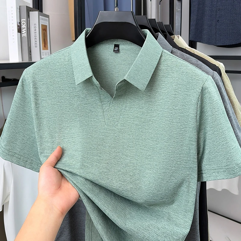 Herren Kurzarm-Poloshirts, einfarbig, ohne Knöpfe, V-Ausschnitt, schmal geschnitten, leicht, knitterfrei, modische Alltags-Tops für Männer – Detail 4