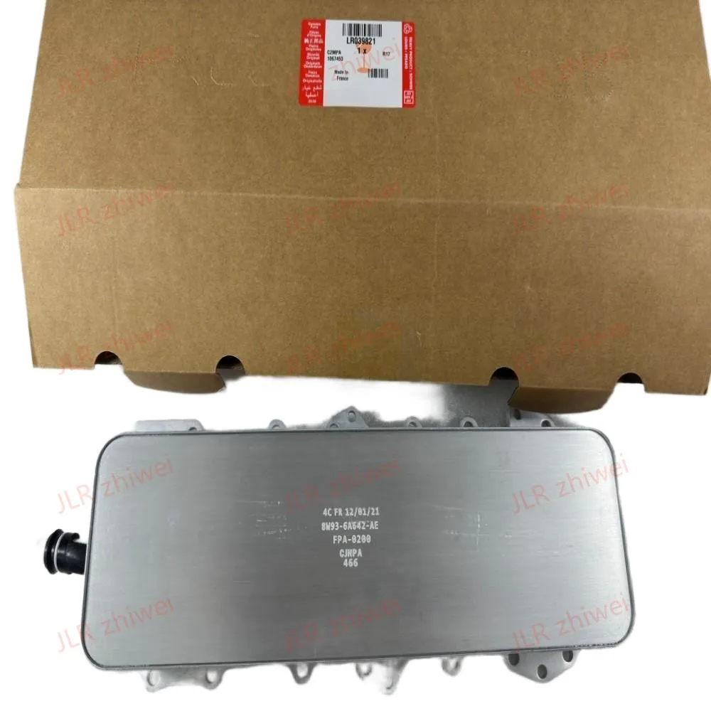 

The oil cooler assembly is suitable for Sport/Executive XF/XJ engine oil cooler LR039821 C2Z25033