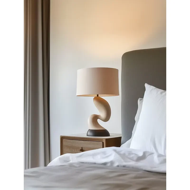 Modern Creative Solid Wood Desk Lamp for Bedroom Study Bedside Home Furniture Designer Art Lighting Simple Living Room Decor