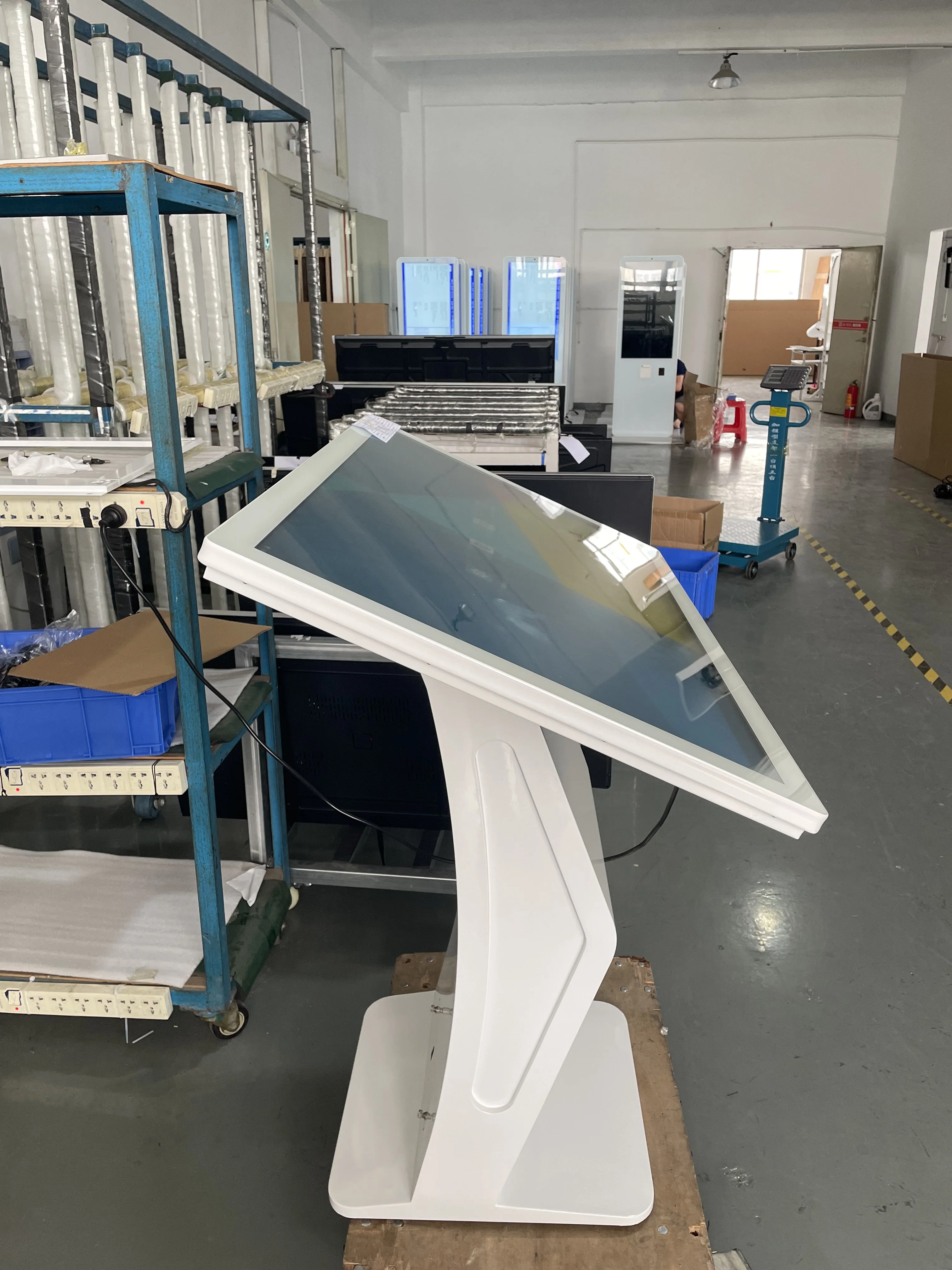 Chiosco multimediale interattivo per macchina per query touch screen da pavimento per informazioni e pubblicità