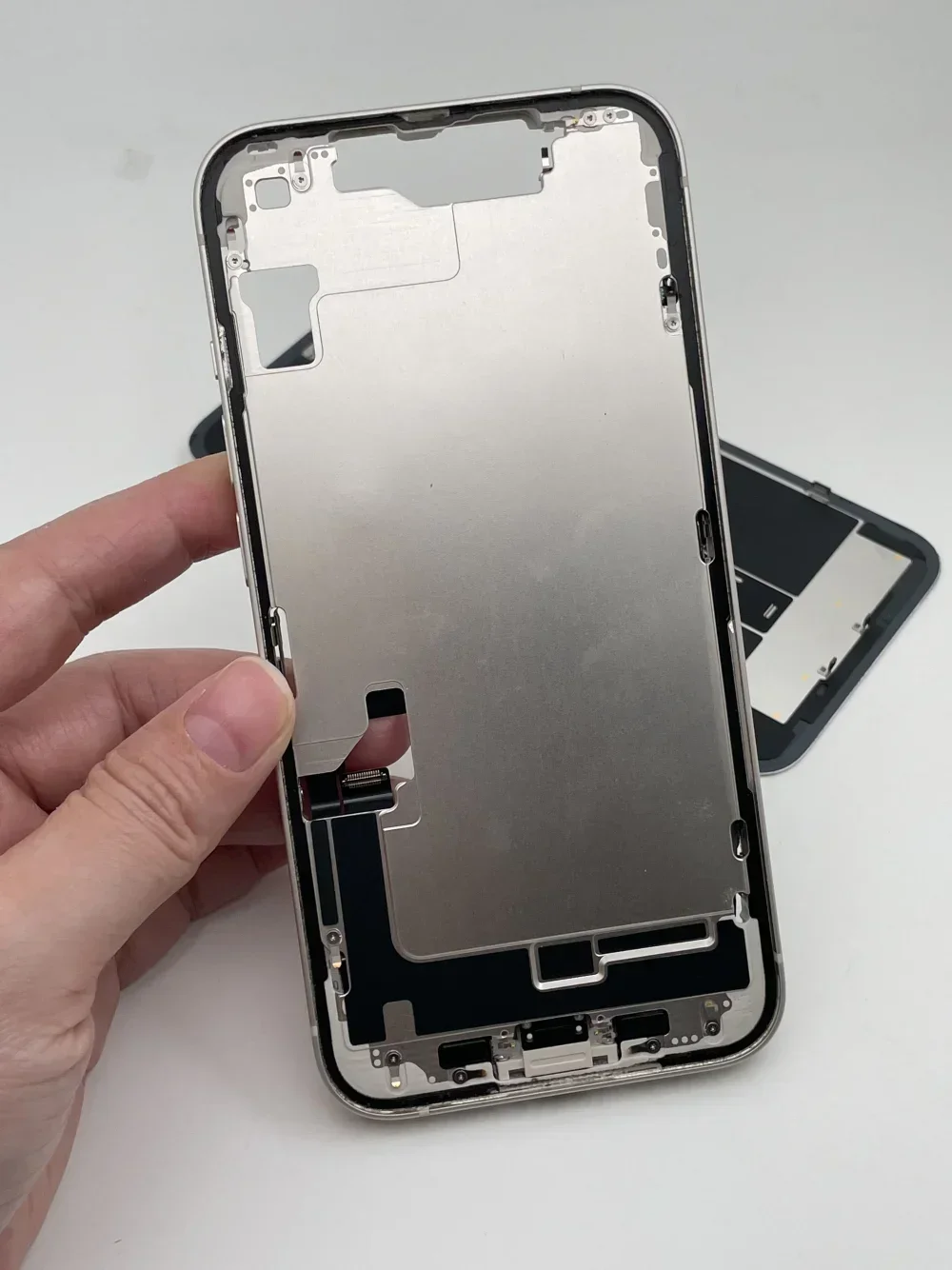 90-95% New Original Disassembled Middle Frame Housing Back Glass Cover For iPhone 14 with NFC Wireless Charger Assembly