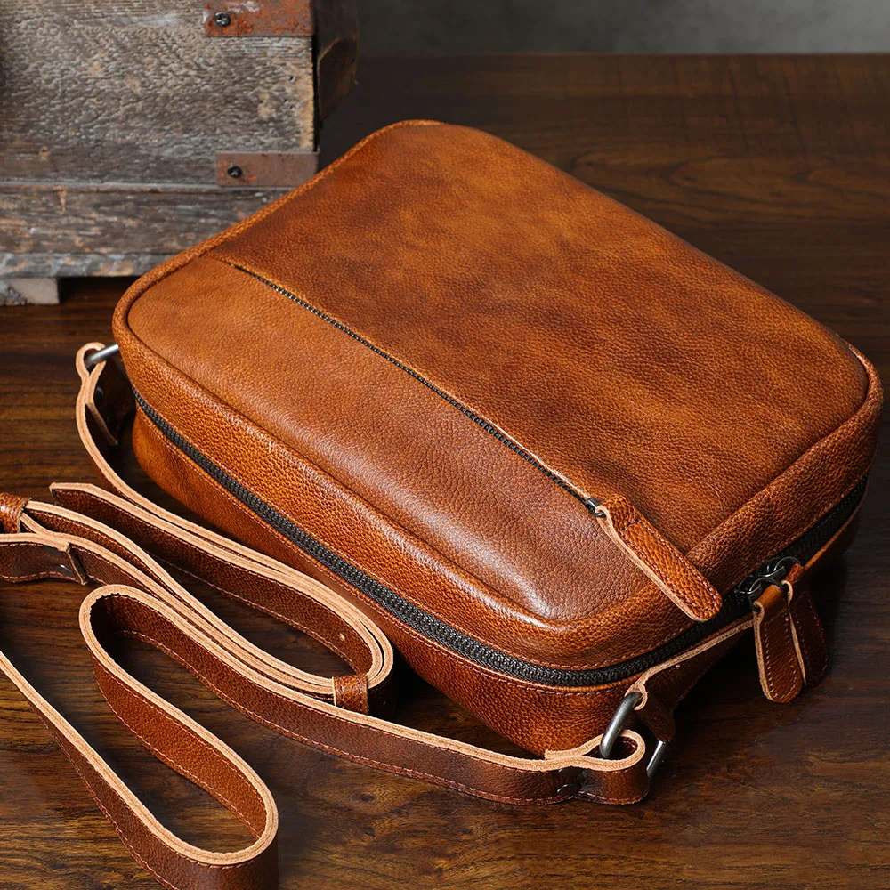 S.WORKER Echtleder Herren Casual Umhängetasche Modische Vegetabil Gegerbte Rindsleder-Brusttasche Leder-Handytasche Tagesrucksack – Detail 10
