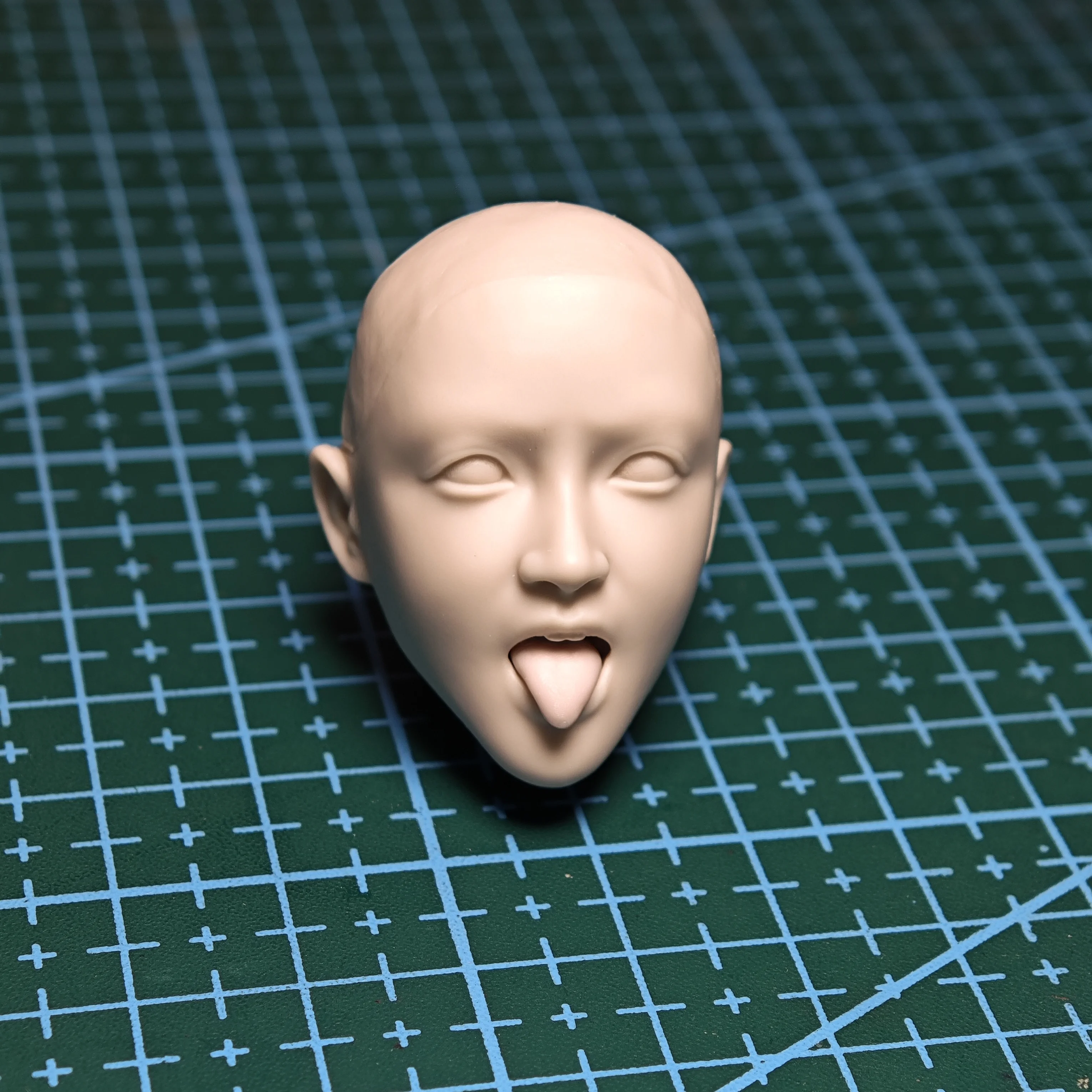 

1/6 Female Head Sculpt tongue Out Expression Cute girl Soldier Carving Fit 12'' Inch Action Figure Toys