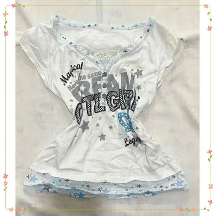 Y2K Print Short Sleeve T-Shirt Women Vintage Lace Trim V-Neck Button Detail Casual White Tee Sweet Streetwear Aesthetic Top 2026