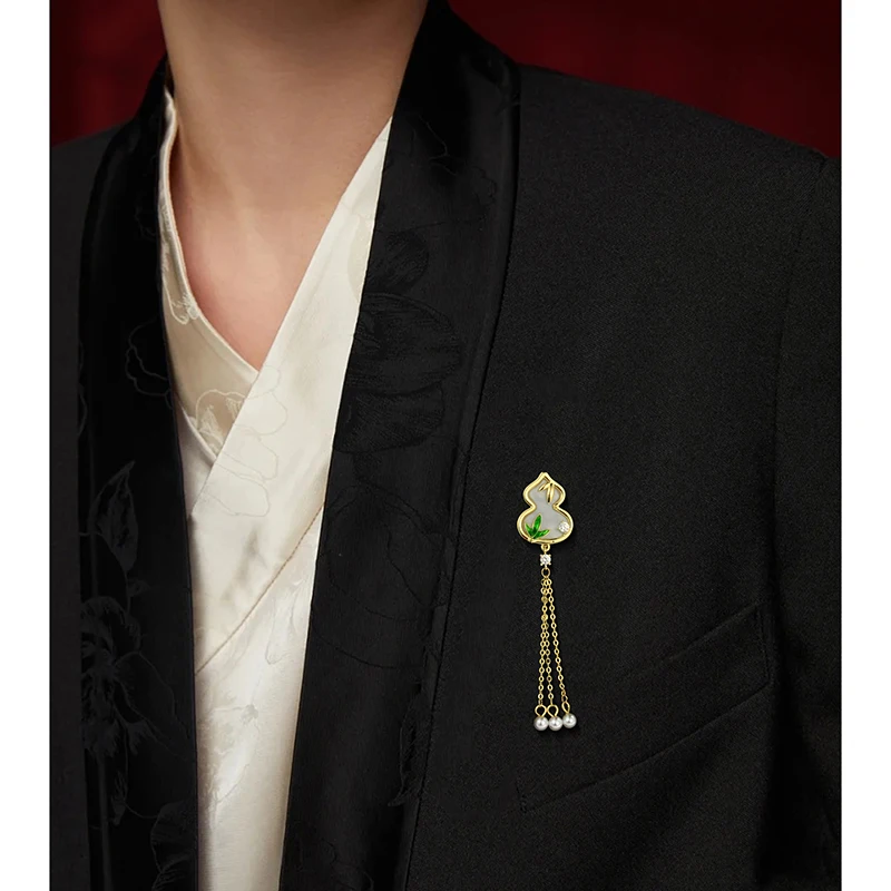 Zhumei new Chinese gourd brooch corsage female high-end exquisite pressure flapstick pendant neckline anti-leakage buckle