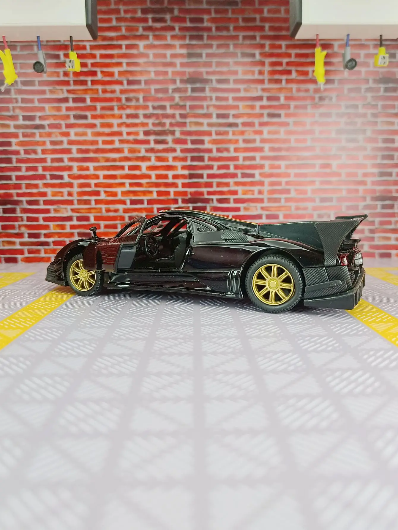 CCA 1:31 simulation Pagani Zonda Alloy Car Model has sound and lighting functions doors on both sides that can be opened view 5