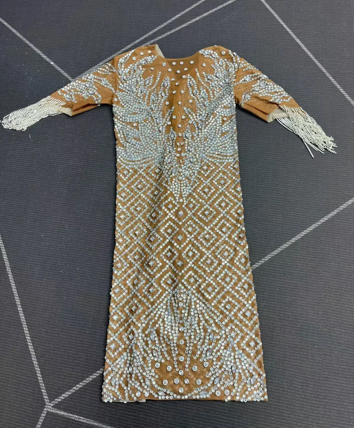 فستان سهرة نسائي أنيق من Shuicaosi فضي الماس ومنظور شبكي نصف كم فستان شرابة لأعياد الميلاد وحفلات الكوكتيل