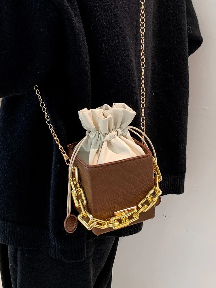 Fashion Mini Bucket Square Metal Women Shouder Bag Chain Design PU Leather Ladies CrossBody Bag New Street Trend Totes