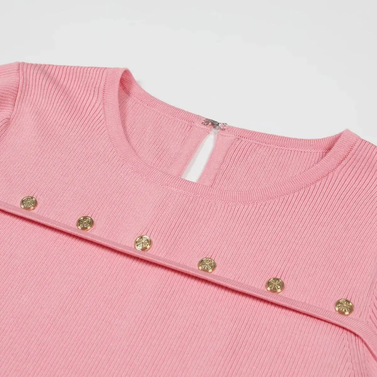 LEOSOXS فساتين محبوكة قصيرة وردية اللون رقبة دائرية وزر كعكة التنانير قصيرة الأكمام فستان صيفي نحيف جودة عالية الملابس النسائية 2025