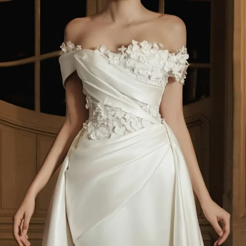 ที่กําหนดเองซาตินงาช้างสีขาว Ball Gown Royal ชุดแต่งงาน Sweetheart applique คริสตัลลูกไม้ Vestido De ลูกปัด Made Robe De