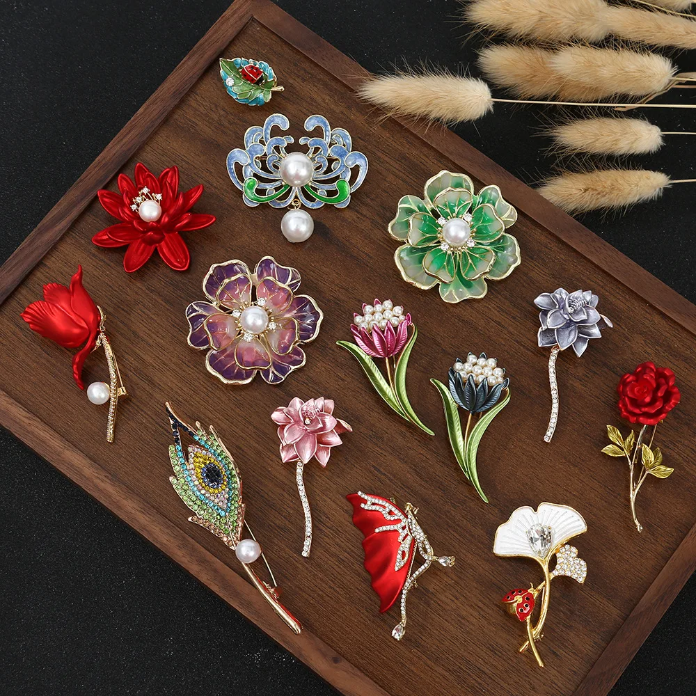 Sweet Flower Shape Lapel Pin Inlaid Shiny Rhinestones Brooches All-match Versatile Corsage Accessories Brooches for Women