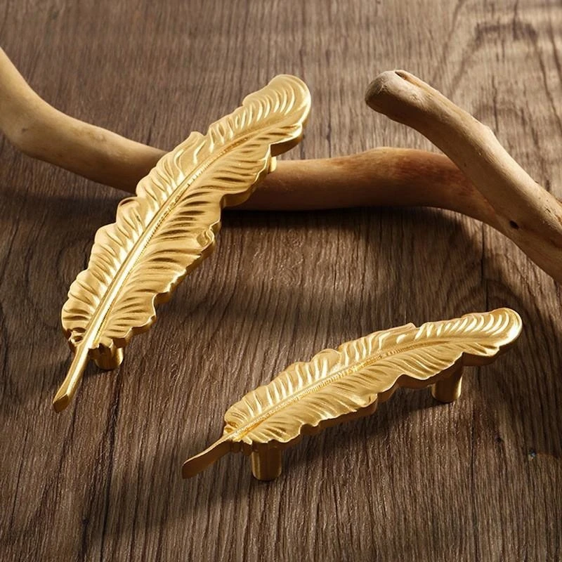 French Light‑Luxury Feather Brass Cabinet Handle Creative Animal Shape Gold Wardrobe Door Pull Knob Bedroom Furniture Hardware