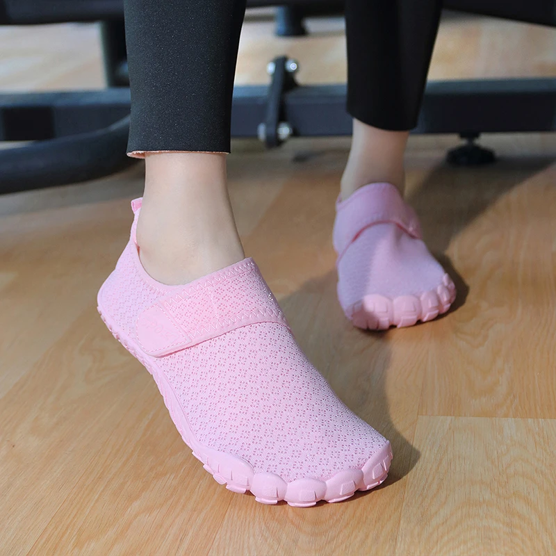 

Женская и мужская обувь для аква-обуви, кроссовки для плавания на открытом воздухе, серфинг, водные пинетки, пляжные прогулки, спортивные кроссовки для спортзала, унисекс 2025