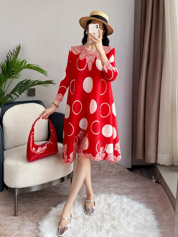 

Autumn New Loose A-line Skirt Mid length Folded Round Neck Polka Dot Printed Mom's Dress High end Women's Dress