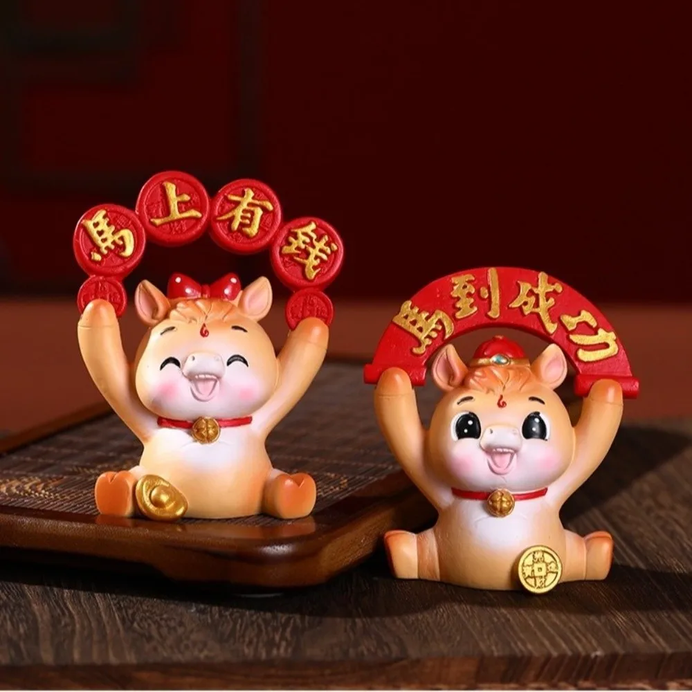 لطيف 2026 الحصان العام التميمة سنة الحصان نابض بالحياة الحصان أرقام زخرفة الراتنج الزخرفية زودياك الحصان التماثيل