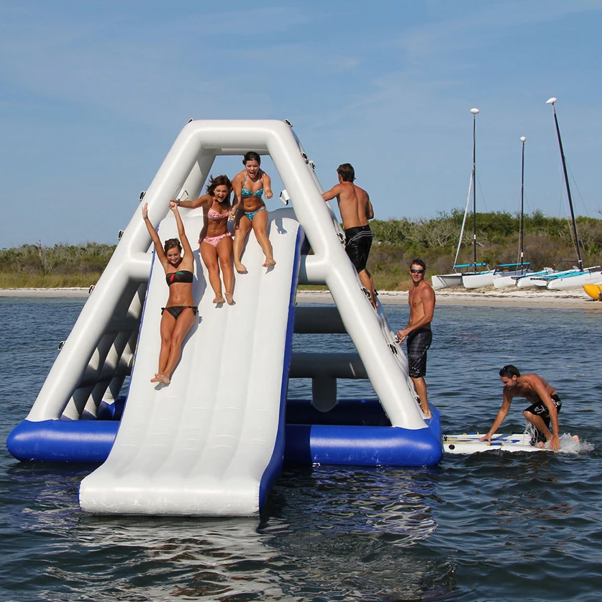 Jogo aquático inflável, torre de escalada flutuante com escorregador, parque infantil, diversão para adultos e crianças