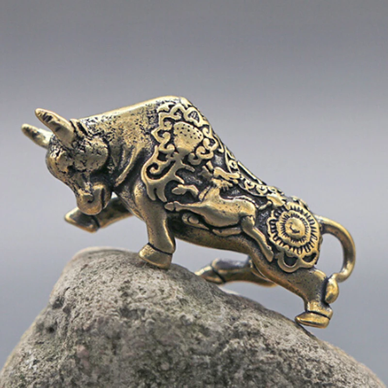 1pc Mini Portable Vintage Brass Bull Keychain Ornament Statue Ornament Gift