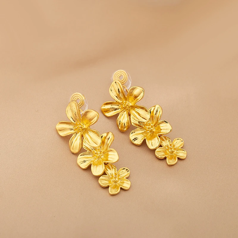 Vintage Golden 3-layer Flower Mosquito Coil Ear Clips Painless Fashion Exaggerated Hanging Stud Earrings for Women Party Jewelry