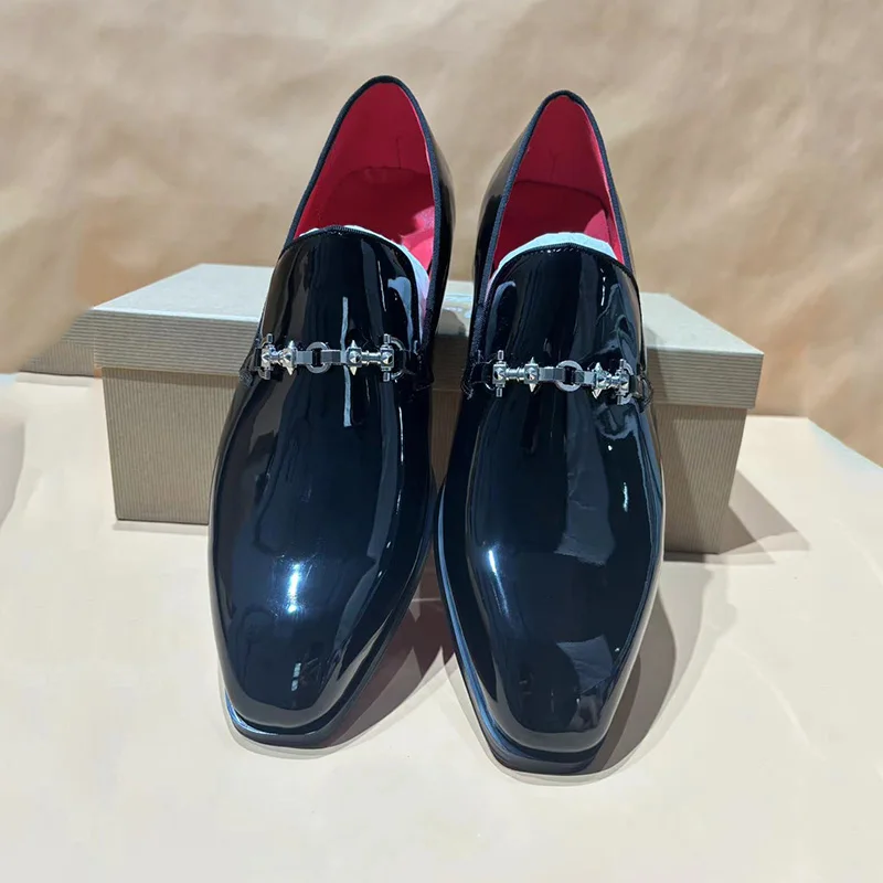 Men\'s Patent Leather Calf Leather Party Wedding Shoes Shiny Metal Buckle Chain Men Slip On Luxury Oxford Causal Dress Shoes