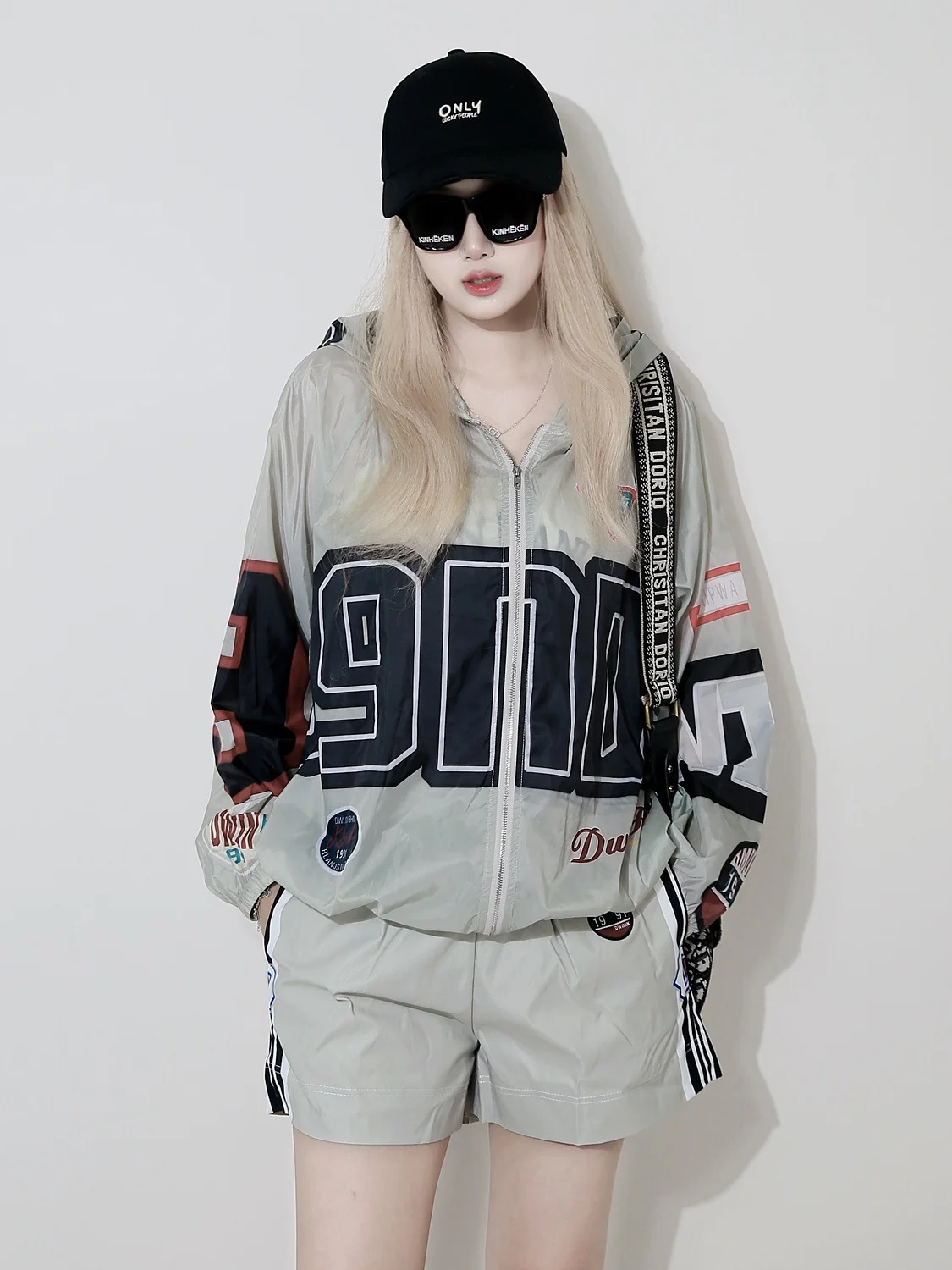 

Новая коллекция 2026: Весенне-летняя женская верхняя одежда из ледяного шелка с защитой от УФ-лучей – тонкая, красивая и модная защитная одежда