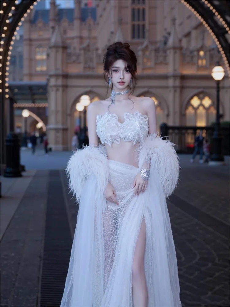 

A new white light luxury and niche design-themed photo dress