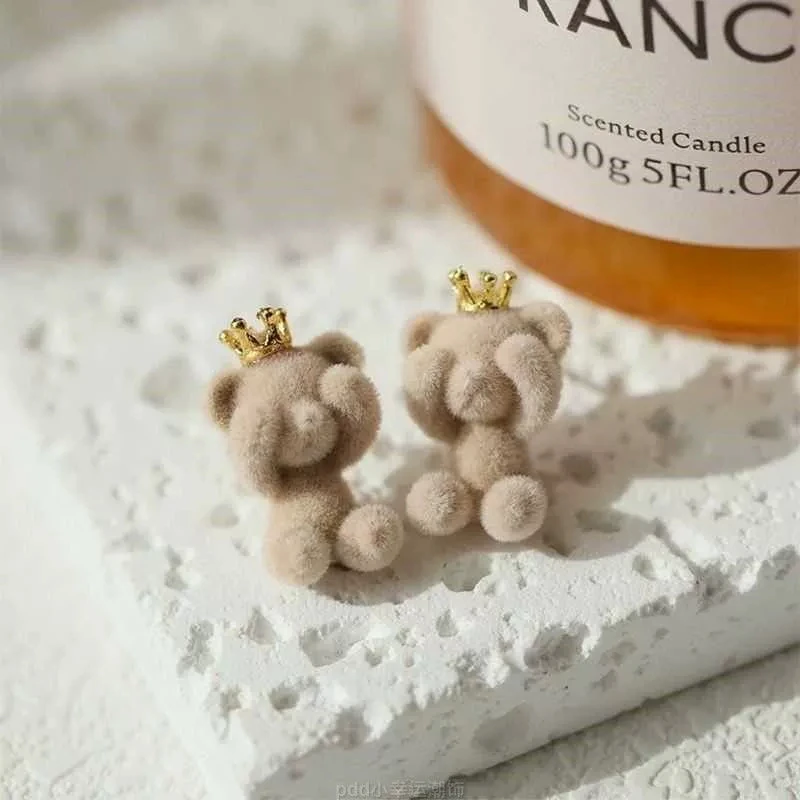 Brinco 3D Engraçado de Urso de Pelúcia Bege Doce com Coroa, Joia Flocada Simples e Elegante Estilo Coreano para Mulheres e Meninas, Presente de Dia dos Namorados
