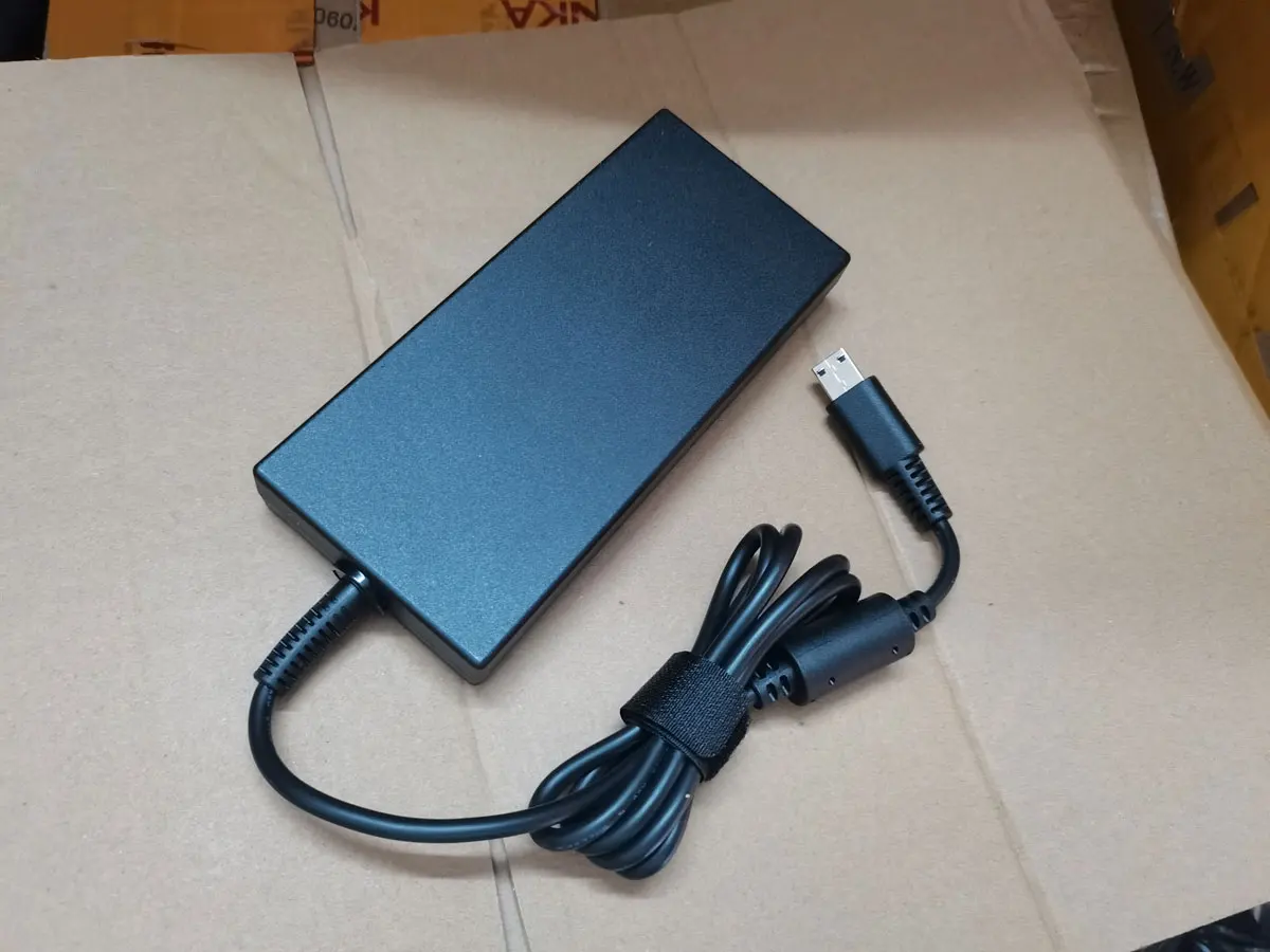 NEUE OEM Schlank Chicony 20V 12A 240W AC Adapter A20-240P2A Für MSI GS77 Stealth i9-12900H RTX3080Ti Laptop Original puryuan Ladegerät