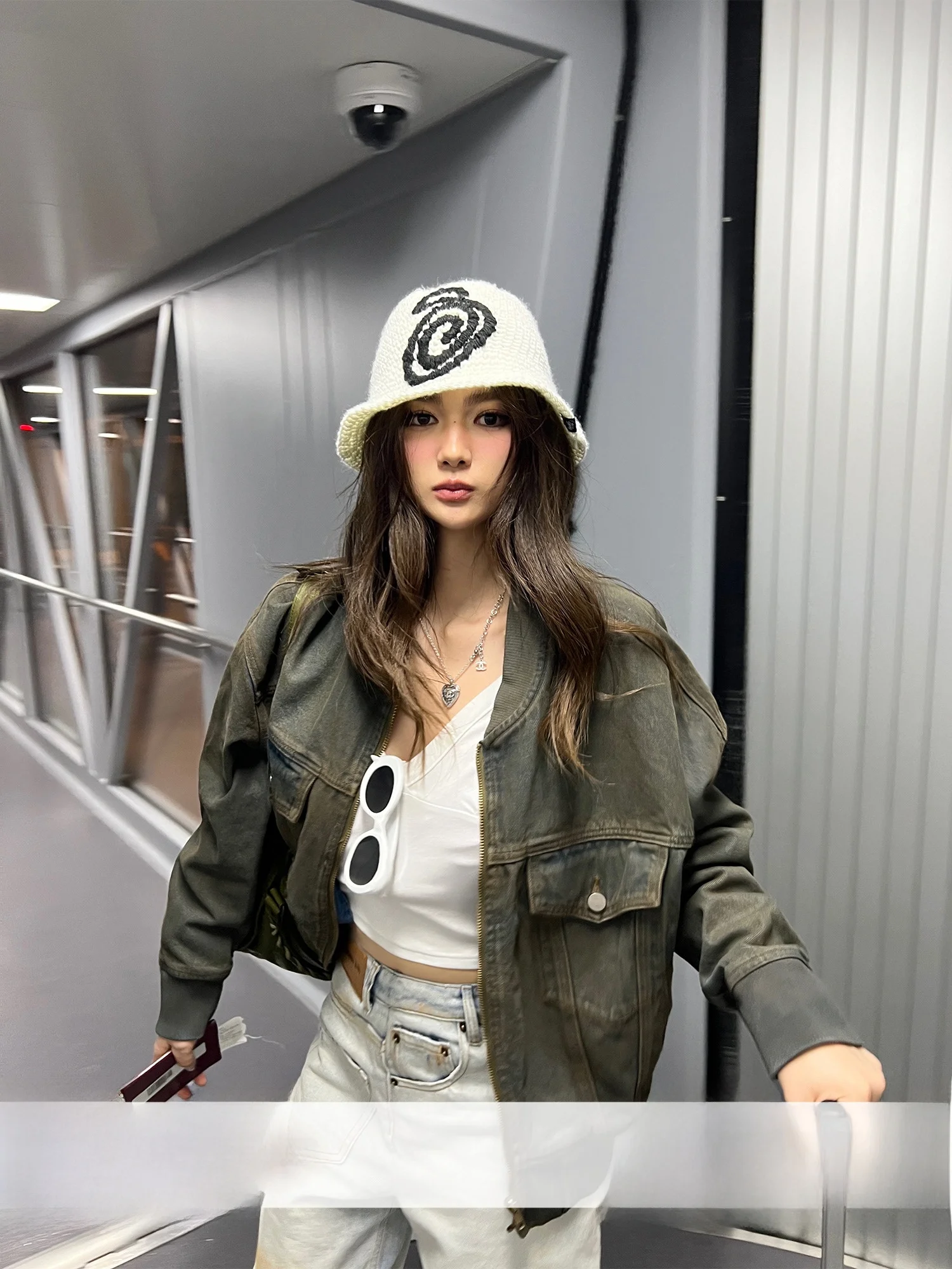 

Весенне-летний женский джинсовый тюнер с бейсбольным воротником и застежкой-молнией, свободный крой из хлопка 00% верхняя одежда Xinlei Lin "Вышитый n"