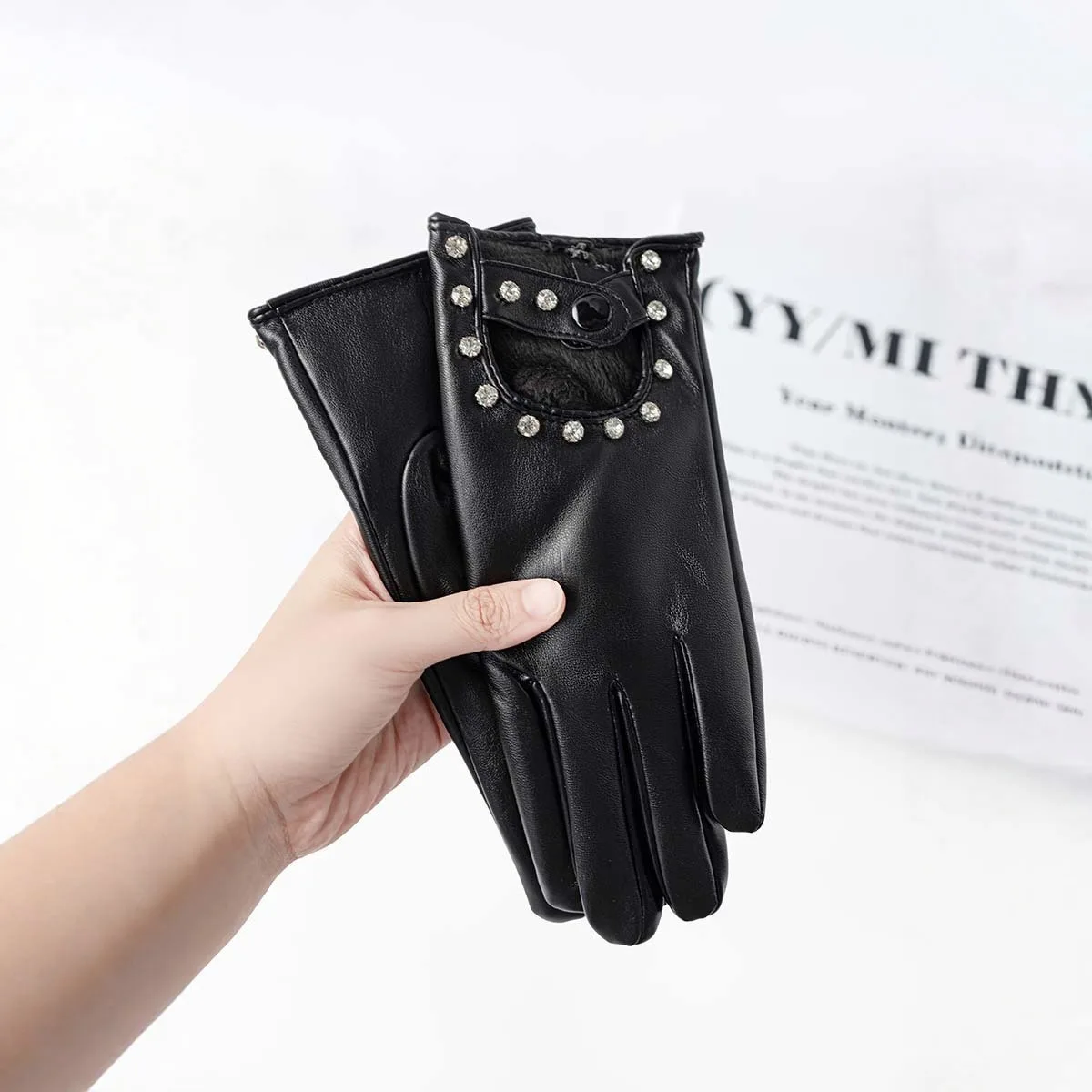 Autumn and Winter New PU Leather Cycling and Driving Windproof and Warm Gloves for Both Men and Women Fashionable Items