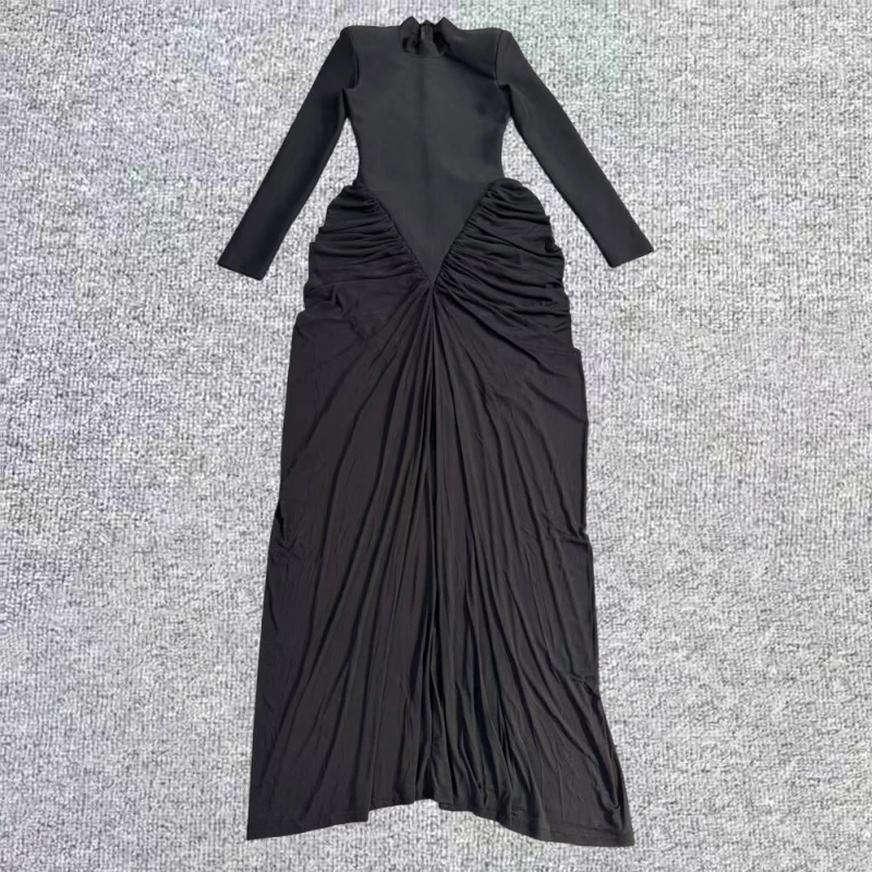 Elegancka damska sukienka bodycon z długim rękawem, rzeźbionym dekoltem i asymetrycznym dołem, idealna na formalne wieczorne przyjęcia.