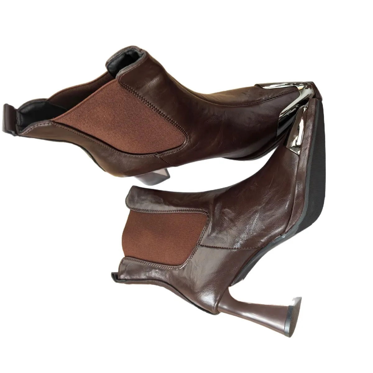 أحذية خريف وشتاء 2025 عصرية جديدة بمقدمة مدببة للنساء بكعب عالٍ وكعب سميك