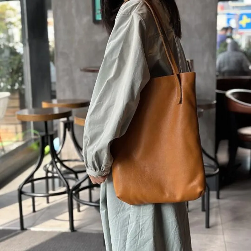 2024 new fashion shopping bag leisure leather Tote baotou layer cowhide single shoulder bucket bag