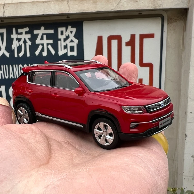 

Оригинальная масштабная модель 1:43, Changan Auto CS35 Plus, пластиковая модель для коллекции и дисплея