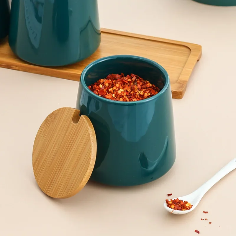 Ceramic Storage Tank with Cover Kitchen Cooking Supplies Seasoning Tank Household Salt Bottle Sugar Pot Black and White Green