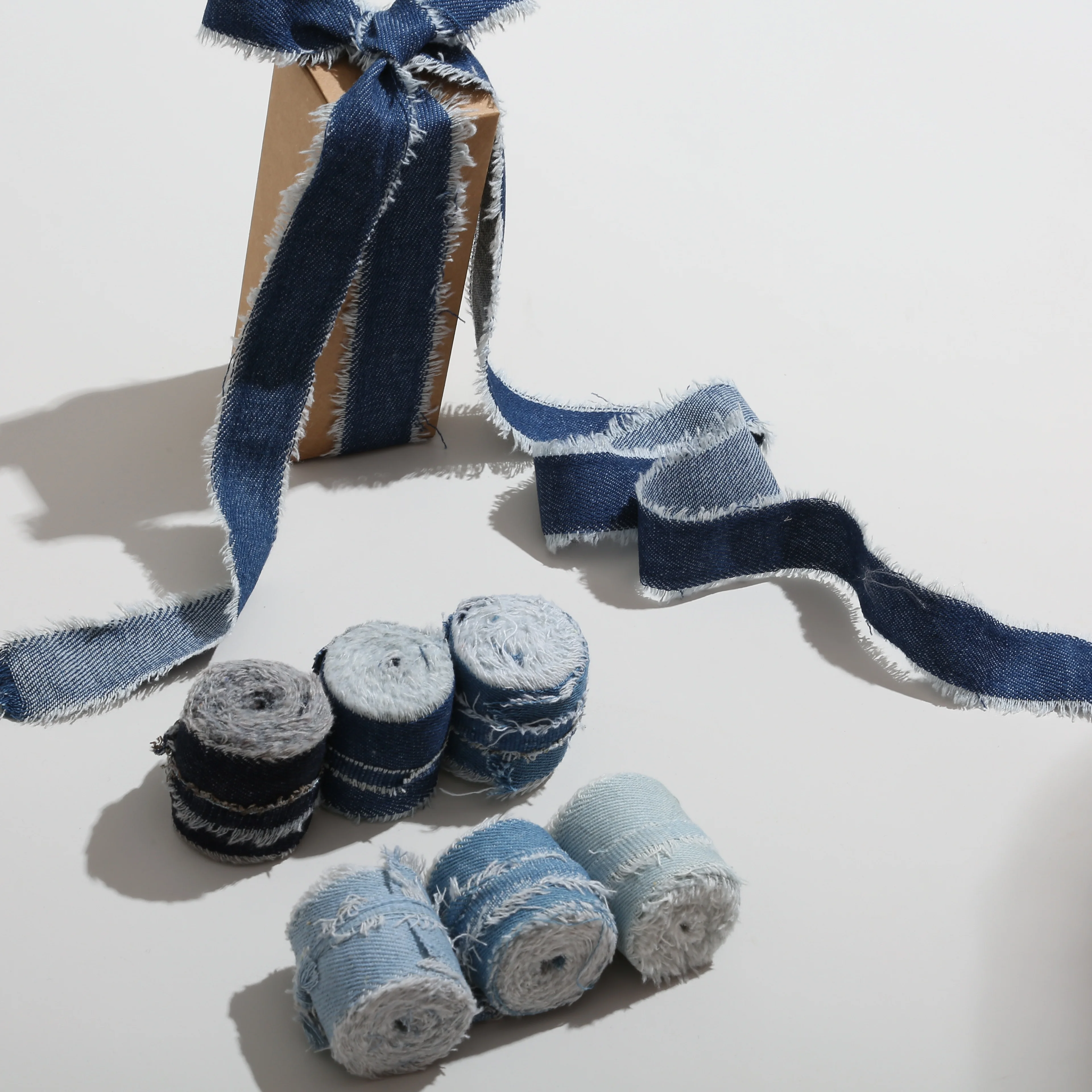 2 Yards/Rolle handgefertigtes Denim-Satinband mit ausgefransten Kanten, 25 mm/38 mm, für Hochzeitseinladungen, Blumensträuße, Geburtstagsfeiern, DIY-Nähdekoration – Detail 2