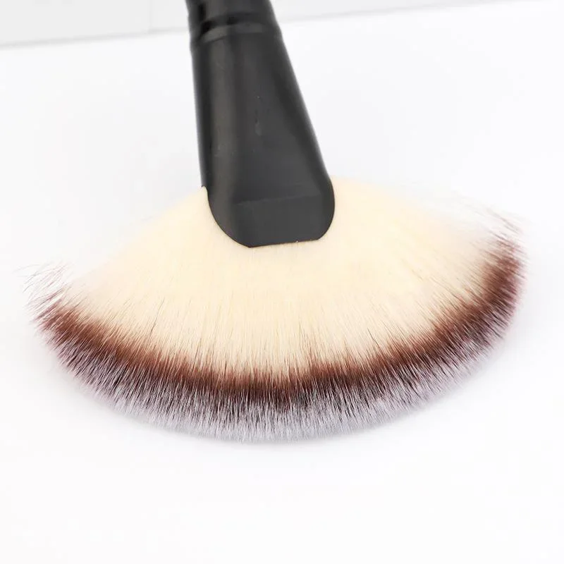 1Pc Facial Brush Fan Shape Makeup Brush for Powder Blush High Quality Cosmetic Brush for Makeup Foundation Pincel Maquiagem