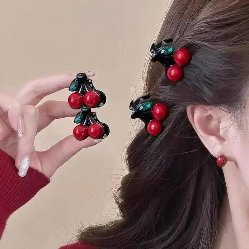 2 Stück rote Perlen-Haarspangen mit Kirschmotiv für Mädchen, süße Mini-Seitenklammern für Ponyfrisuren, vielseitige Haarspangen für abstehende Haare, Haarschmuck – Detail 7