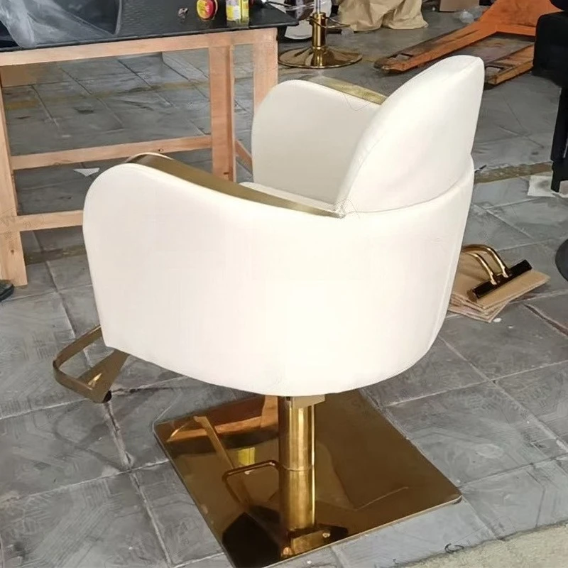 Nuova poltrona speciale per parrucchiere