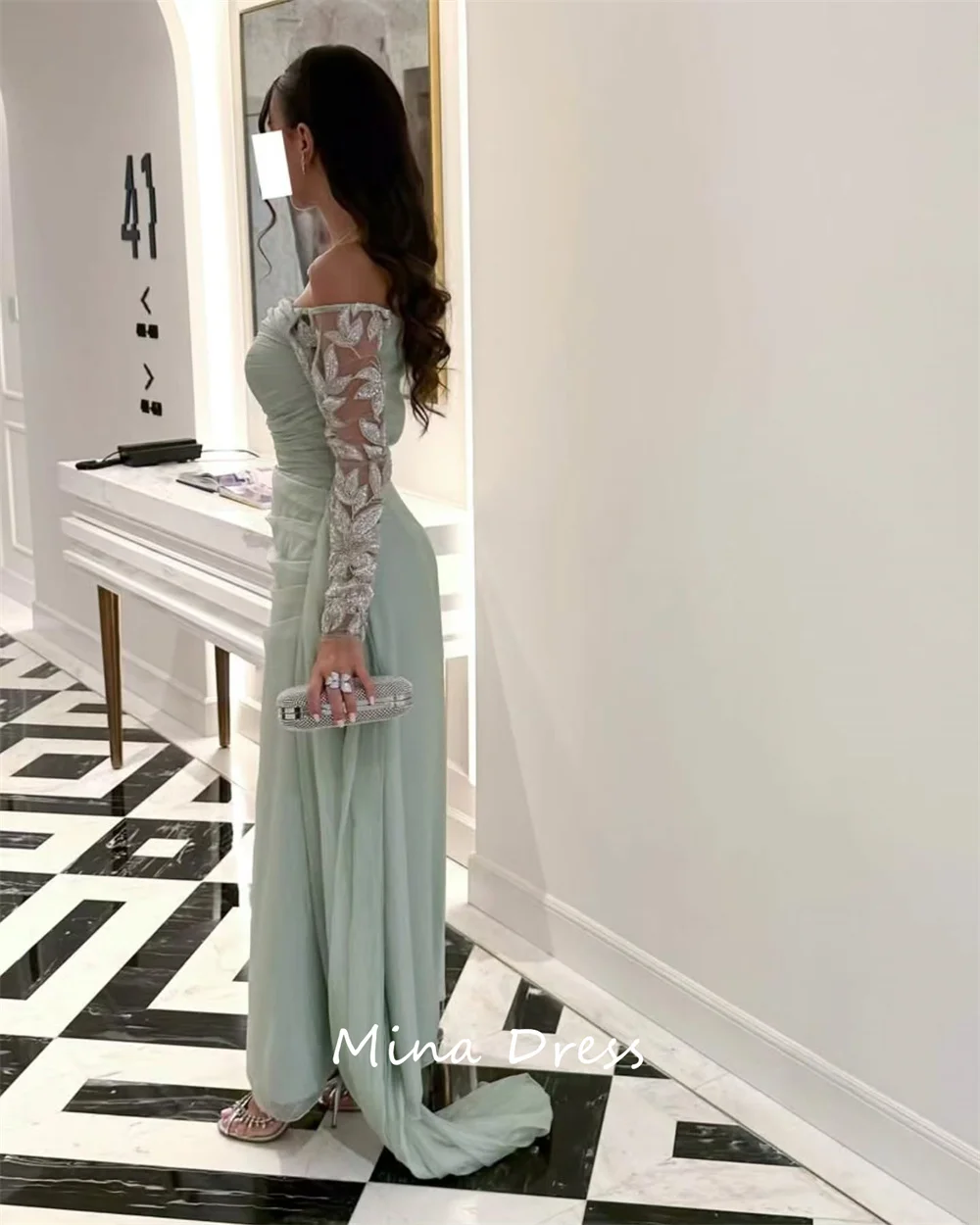 فستان سهرة مخصص من Mina بكتف واحد رائع ثلاثي الأبعاد من الدانتيل على شكل زهرة وأكمام طويلة فستان حورية البحر مفتوح الظهر