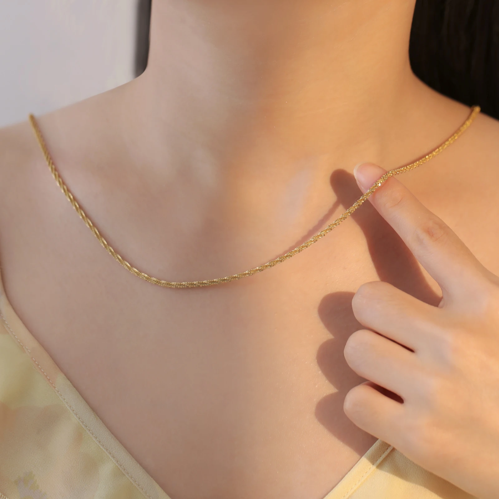 Simple and Sparkling Women's Necklace Stainless Steel Fashion Clavicle Chain Couple Christmas and New Year Jewelry Gift