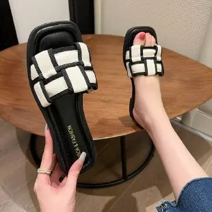 Small Fragrant Wind Slippers Female Summer Wear A High-grade French Flat Non-slip Fashion Sandals image 4