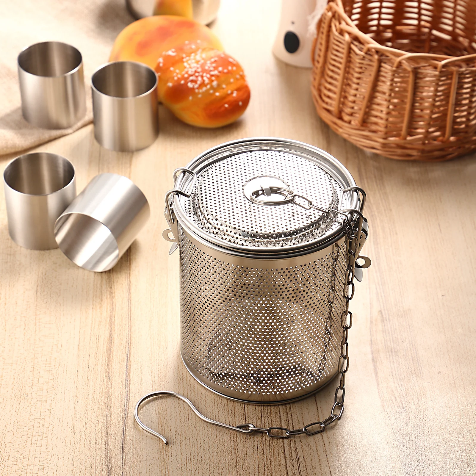 

Stainless Steel Spice Infuser Fine Mesh Strainer Wear-Resistant Hook Chain Design Tea Seasoning Filter Basket