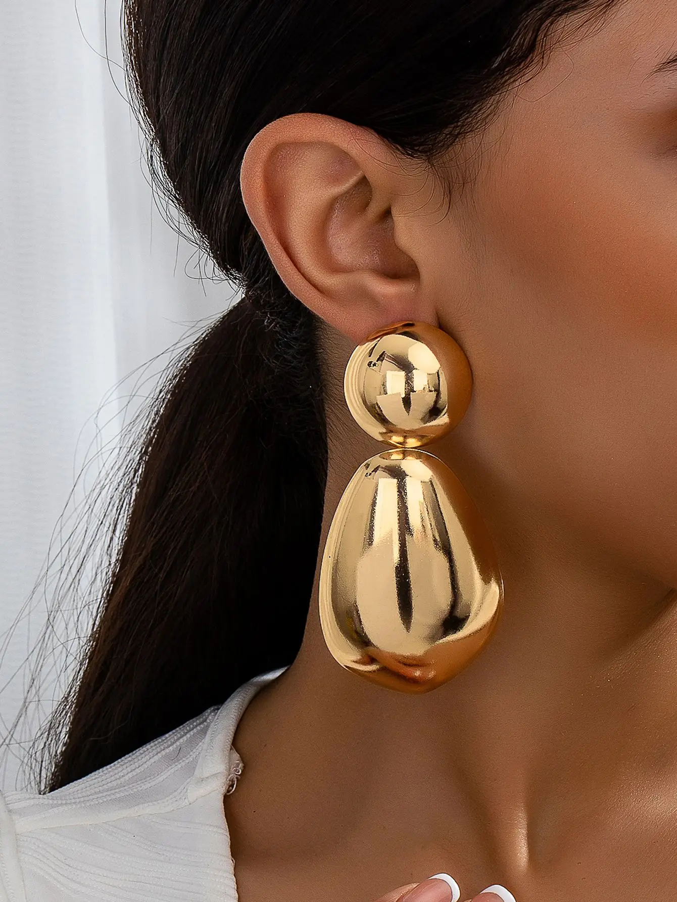 A Pair of Exaggerated Large Gold Water Drop Earrings, Metal Texture Double Ball Pendant Earrings, European and American Style High-End Sculptural Earrings, Gift for Girlfriend or Best Friend