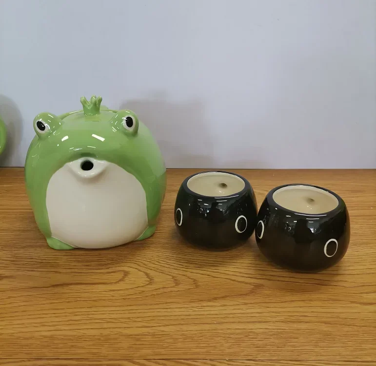 Green Frog Black Tadpole Shaped Creative Porcelain Cute Ceramic Teapot and 2 Tea Cups Sets Kids Japanese Style Teawear Set