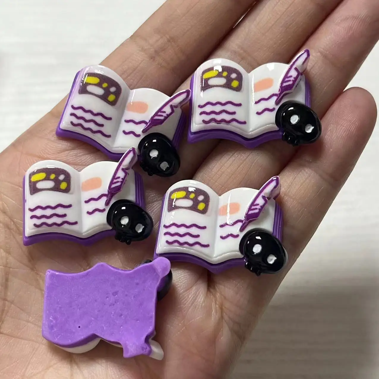 

10pcs Resin Halloween Skeleton Ghost Candy Cross Skull Resin Accessories Diy Craft Junk Phone Case Hair Clip Decoration Charm