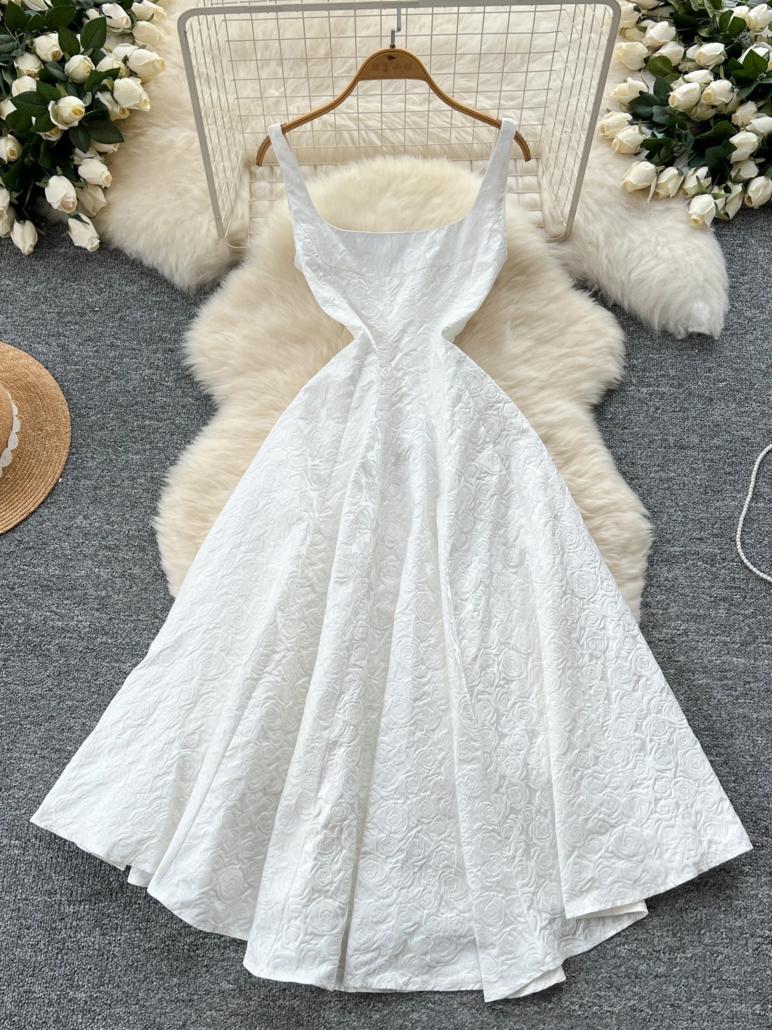 فستان ماكسي نسائي صيفي موديل 2025 من قماش الجاكار بتصميم كلاسيكي من قماش الجاكار بقصة ضيقة وخصر منتفخ ومزاجية