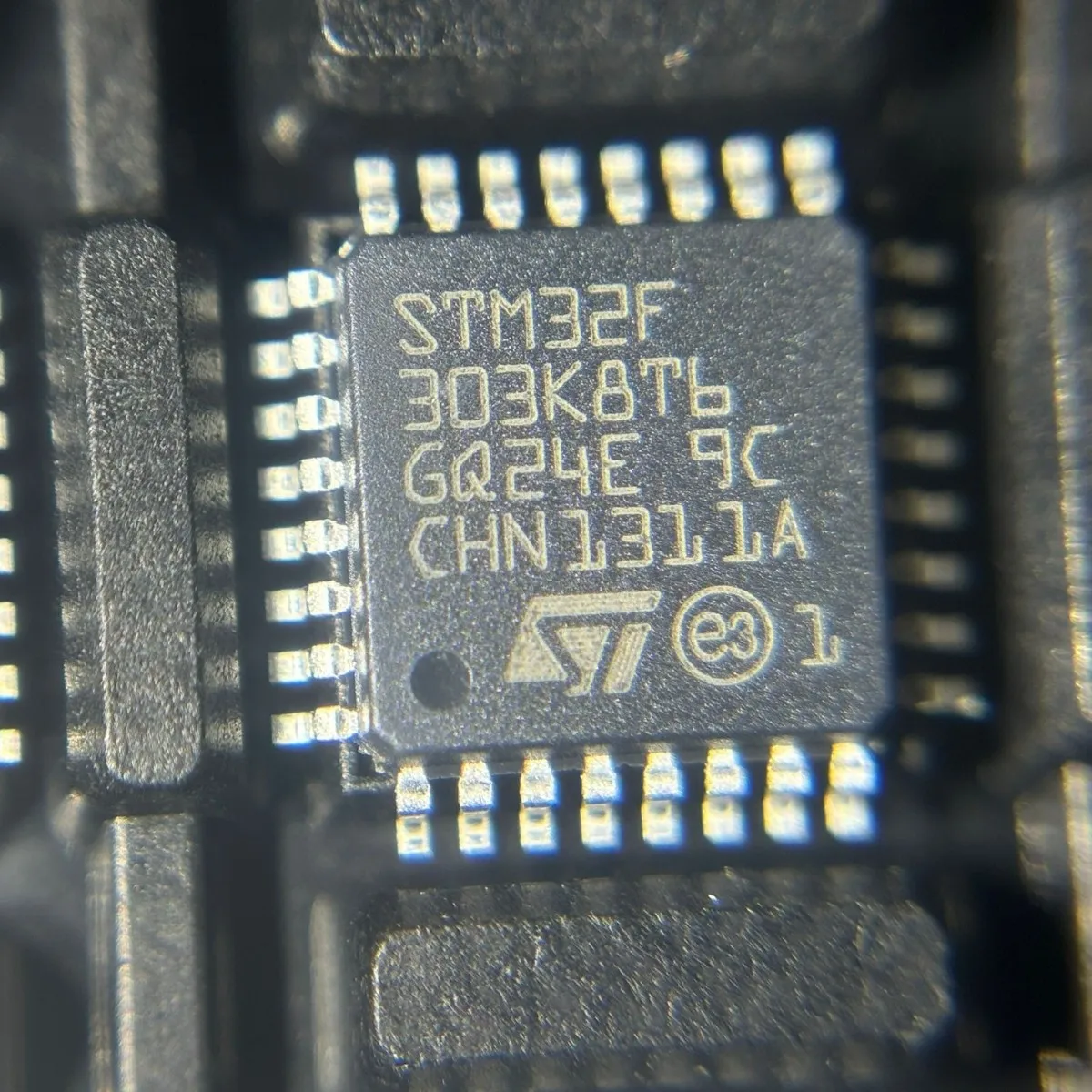 

Original genuine STM32F303K8T6 single-chip microcomputer LQFP-32(7x7) STM32F303K8T6 IC chip integrated circuit