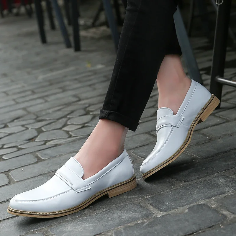 

Модные новые мужские кожаные туфли с острым носком, деловой офисный костюм, белые туфли, итальянские модельные лоферы, деловая свадебная обувь, оксфорды
