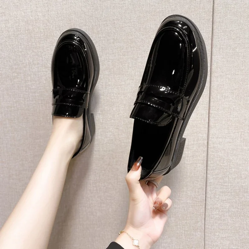 2024 New Fashion Patent Leather Loafers for Women Shoes Square Heel Slip on Office Lady Shoes Loafers Chaussure Femme